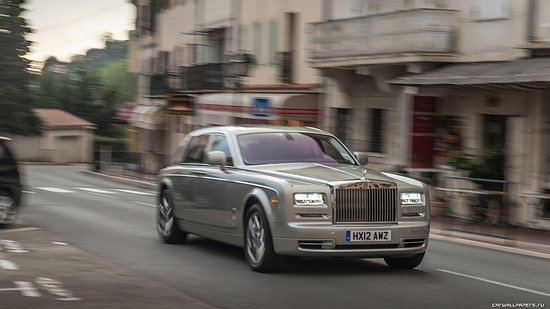 BMW празднует 10 лет владения Rolls-Royc